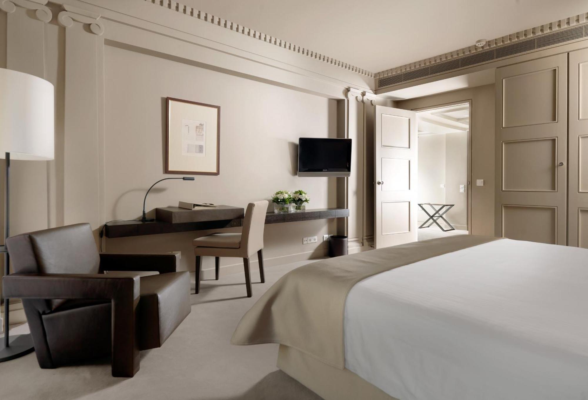 Deluxe City View Suite